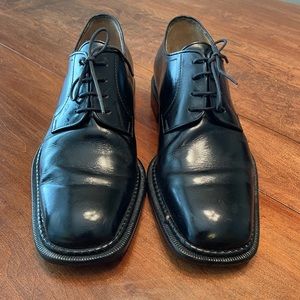 A. Testoni men’s black lace up black Oxford - size 7